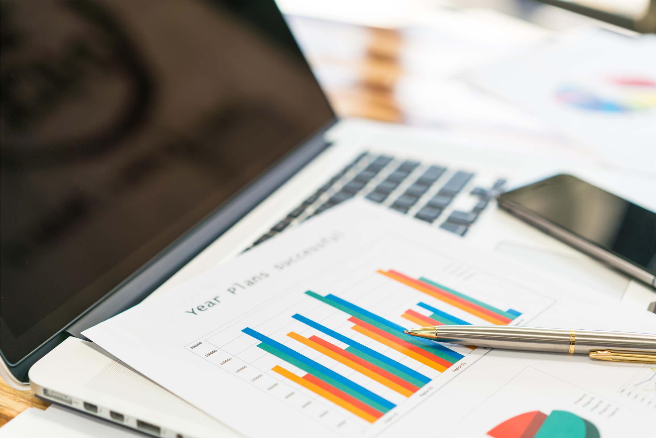 Acompañamiento financiero personalizado para personas que quieren recuperar el control de sus finanzas sin complicaciones ni fórmulas mágicas.